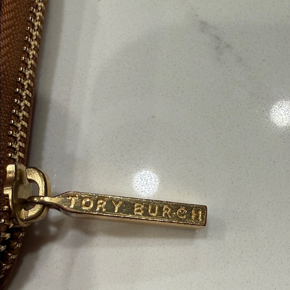 Tory Burch Brown Leather Wallet with Gold Logo - Picture 3 of 14